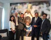 Diego Maradona es un nuevo embajador de PES para Konami